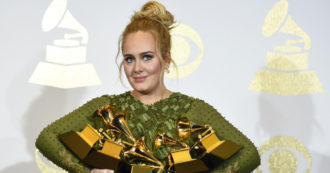 Copertina di Adele chiede un prestito record da 38 milioni per comprare l’ex villa di Sylvester Stallone a Beverly Hills