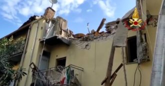 Copertina di Torino, palazzina crolla per un’esplosione: morto bambino di quattro anni. Quattro residenti estratti vivi dalle macerie