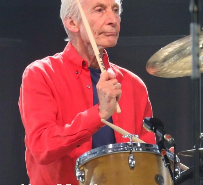 Morto Charlie Watts, il batterista dei Rolling Stones: 80 anni, 60 passati con la band