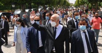 Copertina di Tunisia, il golpe ‘silenzioso’ del presidente Kais Saied: pieni poteri, decreti irrevocabili e modifiche alla Costituzione