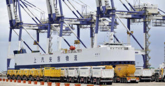 Copertina di Cina, riapre il porto di Ningbo, il terzo del paese parzialmente “chiuso per Covid”. Ma si ferma il terminal aeroportuale di Shanghai