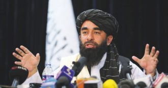 Copertina di L’ostentata sicurezza dei Talebani mentre l’Occidente si ritira: “Afghani restate, nessun rischio”. Ma l’Onu: “Abusi e violenze”