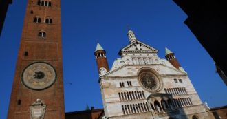Copertina di Cremona, messaggi no-vax e negazionisti sui social: 66enne indagato per istigazione alla disobbedienza delle leggi