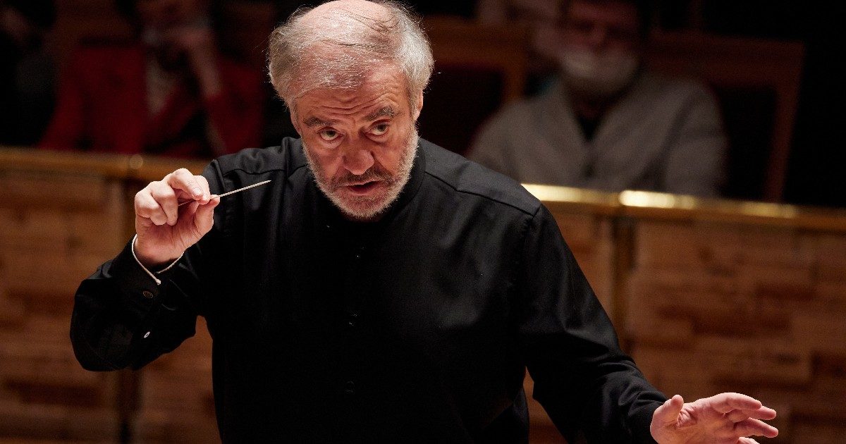 Vaery Gergiev, il direttore d’orchestra amico di Putin cacciato anche dalla Filarmonica di Monaco: “Ha rifiutato di schierarsi contro la guerra in Ucraina”