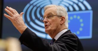 Copertina di Francia, anche Michel Barnier si candida all’Eliseo contro Macron. È stato il negoziatore della Brexit