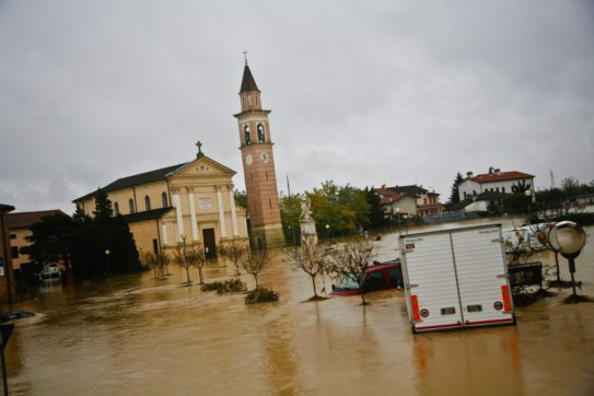 Copertina di Alluvioni, frane e altre sciagure: la crisi climatica costa all’Italia tre miliardi di euro l’anno
