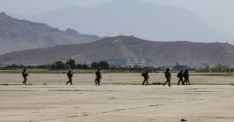 Afghanistan, Bremmer: “L’errore più grande? Lasciare Bagram a luglio. Dopo l’attacco Isis a Kabul probabili rappresaglie dagli Usa”
