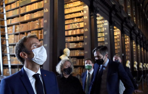 La “rentrée” francese all’insegna dei sondaggi: Macron avvia la campagna, senza veri rivali