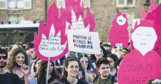 Copertina di Carfagna: “Il referendum rischia di salvare gli stalker”