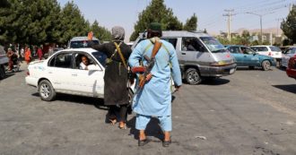 Copertina di Afghanistan, tre esplosioni vicino a una scuola a Kabul: 25 morti e decine di feriti