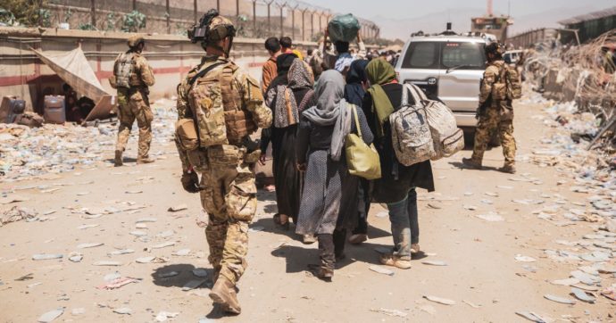 Copertina di Kabul, gli alleati Usa se ne vanno. “Alto rischio nuovi kamikaze”