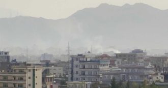Copertina di Kabul, nuovo raid Usa: “Uccisi diversi kamikaze Isis. Volevano compiere un attentato”. Un razzo colpisce una casa vicino all’aeroporto: almeno 6 morti, tra cui 4 bambini