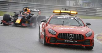 Copertina di Formula 1, in Belgio la pioggia ferma tutto: vittoria assegnata a Verstappen dopo due giri dietro la safety car