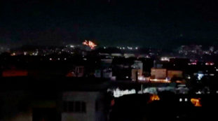 Copertina di Afghanistan, gli Usa lasciano il Paese: i talebani festeggiano coi fuochi d’artificio a Kabul – Video