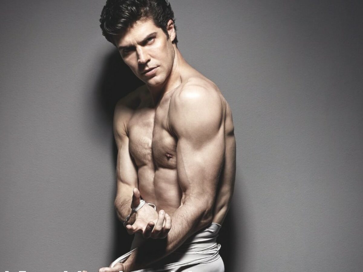 Roberto Bolle: “Mangiavo pacchi di biscotti, anche cose di bassa qualità. Poi ho ridefinito il mio corpo. Non mangio carne per motivi etici ed evito cibi lavorati”