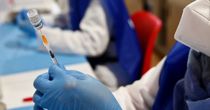 Vaccini, a Genova respinto il primo ricorso di un sanitario: “L’obbligo protegge dal rischio ambientale, vale anche per chi non è in corsia”
