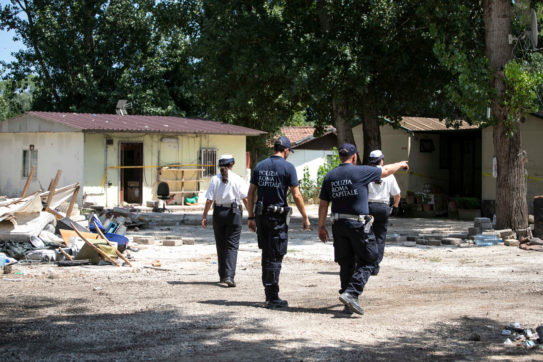 Roma, bambino di 11 anni va dai carabinieri e fa arrestare la madre: “Mi picchia e non mi manda a scuola”