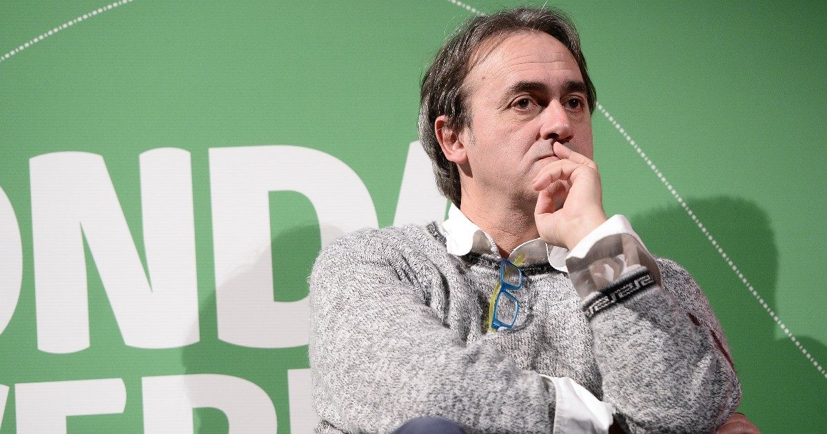 Bonelli furente con Cingolani: “Offensivo con gli ambientalisti. Ma parlava dal palco di Renzi: fa capire quali interessi difende. Anche Draghi pensa quelle cose?”