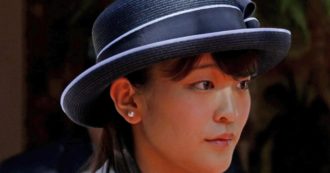 Copertina di Mako, la principessa ribelle del Giappone si sposerà a ottobre: addio al titolo reale, la famiglia sta valutando se lasciarle l’indennizzo milionario