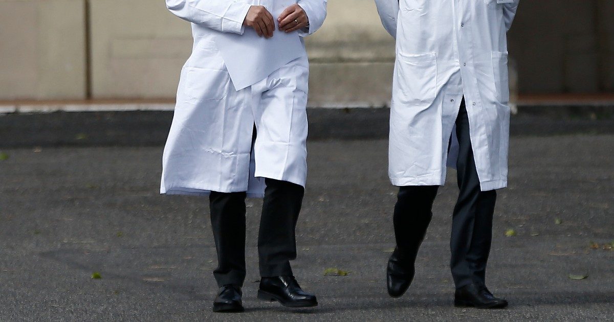 Torino, ospedale nella polemica per sportello psicologico esteso ai No vax. “Nato per i dipendenti durante il Covid. Ascoltiamo chi ha paura”