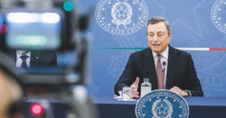 Copertina di Green pass, Draghi frena: al Consiglio dei ministri solo un’estensione light. Rinvio sui lavoratori pubblici e privati. E Salvini festeggia