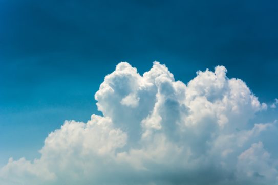 Copertina di Seminare le nuvole per produrre pioggia artificiale: un’utopia senza riscontro scientifico