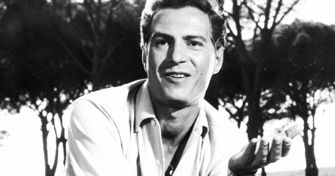 Nella villa di Scauri tra fan in salotto, boss e le bombe in acqua