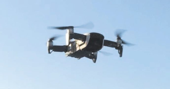 Termometro in volo Ostia, in spiaggia è guerra dei droni