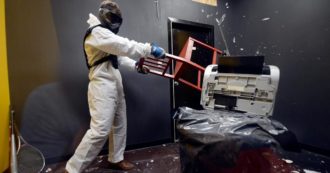 Copertina di Rage Room, a Milano apre la prima “stanza della rabbia”: 15 minuti per distruggere a bastonate oggetti di ogni tipo e sfogare lo stress