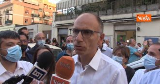 Copertina di Vaccino Covid, Letta: “Forze politiche siano serie e non strizzino l’occhio a quei 5 milioni di contrari, vanno convinti”