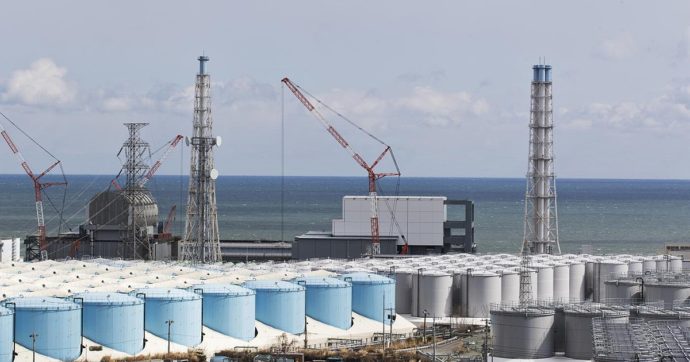 Fukushima, il piano per smaltire l’acqua contaminata con un tunnel sottomarino irrita la Cina. Gli Usa scaricano un acido a Okinawa