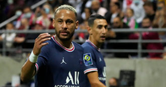 Copertina di Neymar, nel contratto con il Psg spunta il “bonus etico”: 6 milioni di euro all’anno per salutare i tifosi