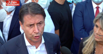 Copertina di Reddito di cittadinanza, Conte: “Destra e Italia viva? Ai politici privilegiati che vogliono abolirlo dico: ‘Vergognatevi'”