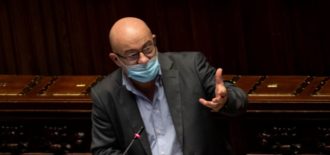 Copertina di Amianto, Cingolani e la riforma dimenticata: “Non sapevo, m’impegno a portarla in Cdm. Ma qui è sempre così, si mettono le pezze”