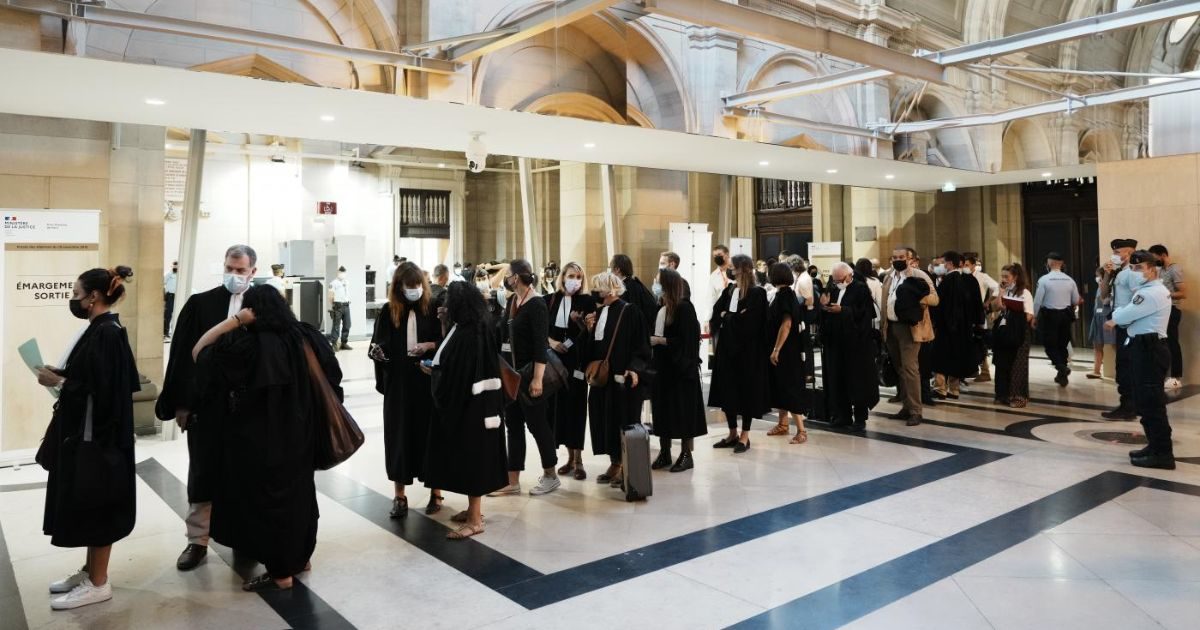 Parigi, al via il maxiprocesso per la strage del 13 novembre: il kamikaze sopravvissuto Abdeslam rompe il silenzio e rivendica l’adesione all’Isis