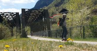Copertina di Da Trento a Budapest in e-skateboard: Stefano Rotella batte il record percorrendo 1377 chilometri in 13 giorni