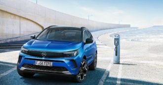 Copertina di Opel Grandland, la prova de Il Fatto.it – il (rinnovato) suv tedesco punta su ibrido e sedili “certificati” – FOTO
