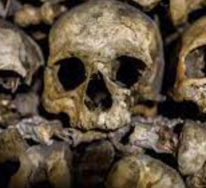 Ottanta scheletri con le mani legate trovati davanti a un casolare: la scoperta durante la costruzione di una casa di riposo
