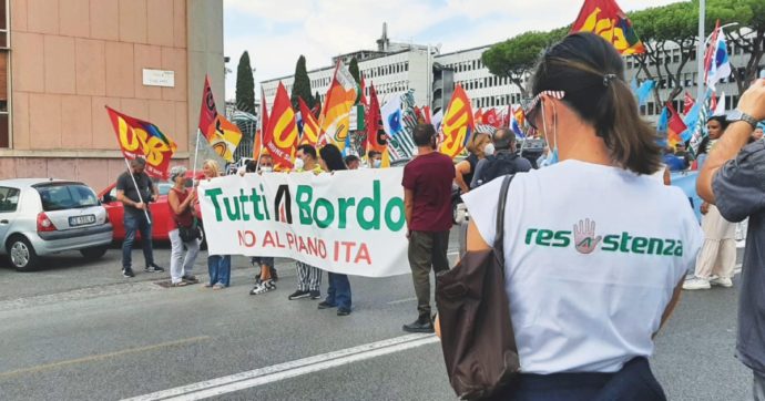 Copertina di Ita, stop trattativa con i sindacati: solo 2.800 assunti