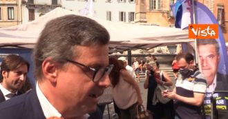 Copertina di Amministrative Roma, Calenda scherza sulla campagna elettorale: “Ormai sono dodici mesi, la più lunga della storia…” – Video
