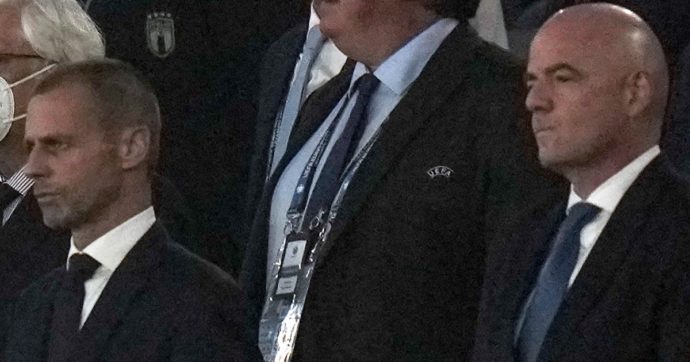 Mondiali ogni 2 anni e fondi di investimento nelle leghe private: la guerra planetaria del pallone nello scontro tra Fifa e Uefa