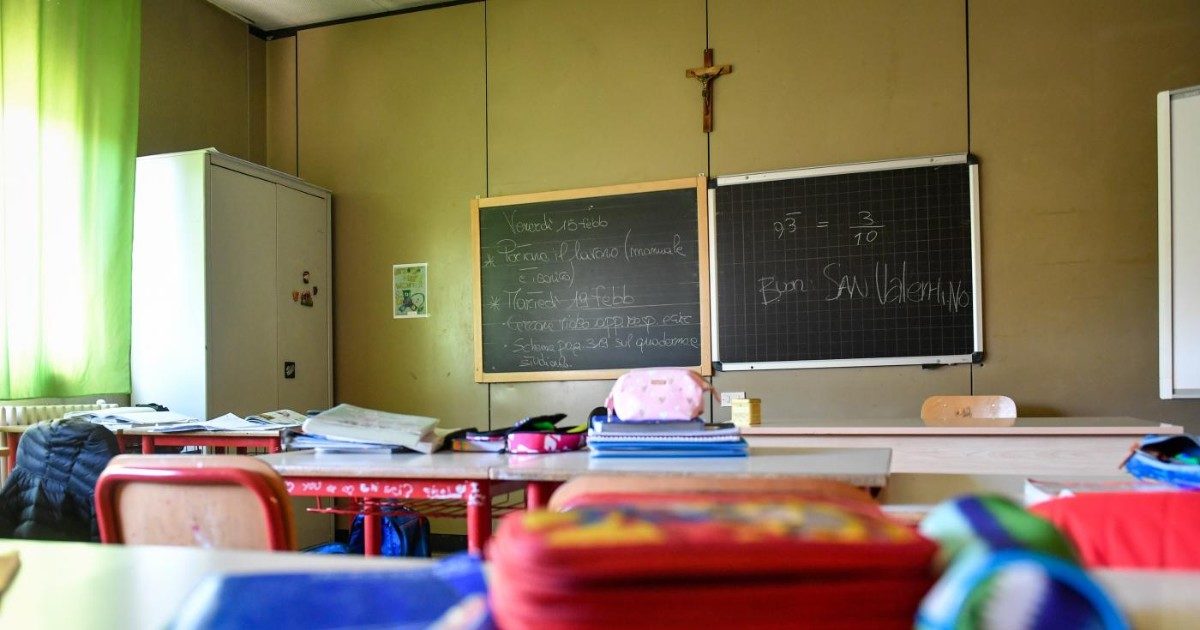 “Alcune aule della scuola saranno realizzate in un edificio con un centro scommesse”: proteste contro la giunta nel Salernitano