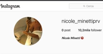 Copertina di Nicole Minetti apre un nuovo profilo Instagram “vietato ai minori” con le sue foto hot: “Per tutti quelli che volevano OnlyFans”