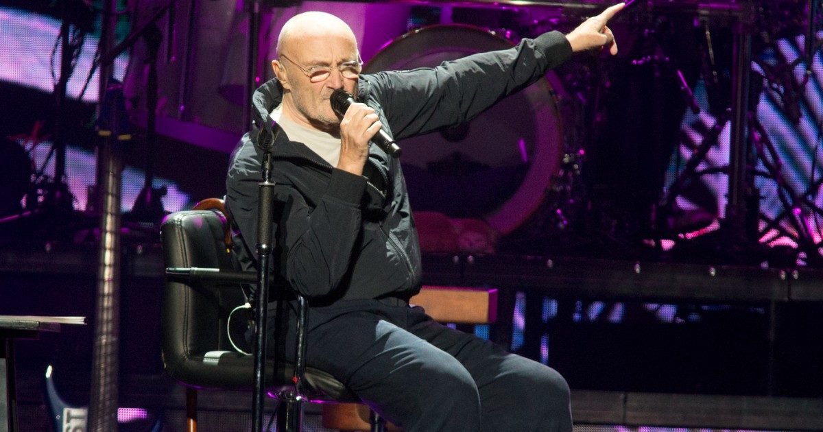 Phil Collins dice addio ai fan: “Non riesco più a suonare”. Ieri l’ultimo concerto a Londra