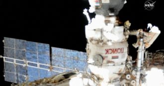 Copertina di Una passeggiata spaziale sulla Iss per i cosmonauti Novitsky e Dubrov: il video è spettacolare