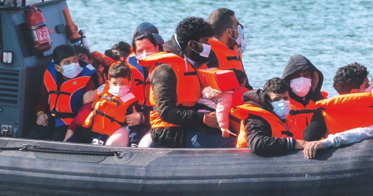 Migranti, naufragio nella Manica: morte cinque persone. Tra di loro anche una bambina di quattro anni