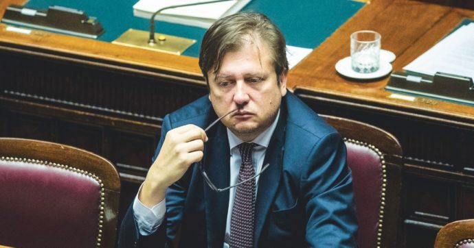 Copertina di Sileri, Antitrust: “Nessun conflitto d’interessi”. Operò in clinica senza oneri per la Regione