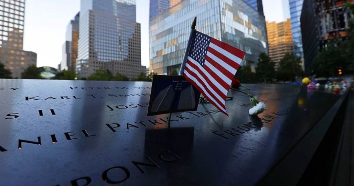 11 settembre, la cerimonia a Ground Zero e la visita di Biden ai 3 luoghi dell’attentato. La vice Harris: “L’unità è fondamentale” – FOTO