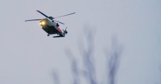 Copertina di Francia, un elicottero della Protezione civile precipita a Villard-de-Lans: morto un meccanico. Quattro i feriti, uno è grave