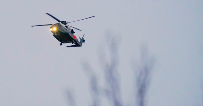 Francia, un elicottero della Protezione civile precipita a Villard-de-Lans: morto un meccanico. Quattro i feriti, uno è grave